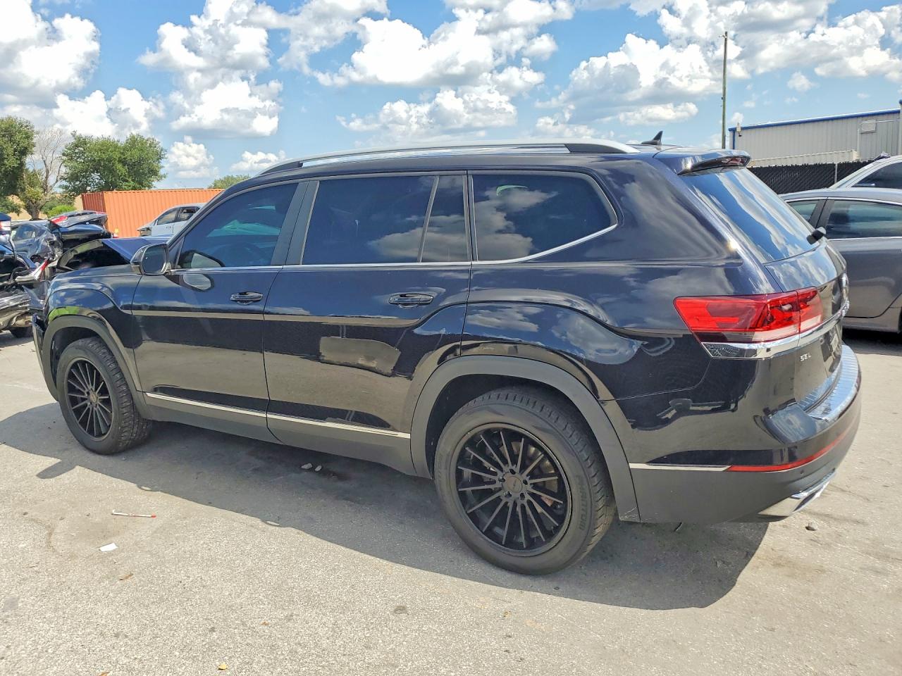 1V2BP2CA0MC574041 · 2021 VOLKSWAGEN ATLAS · 2/10