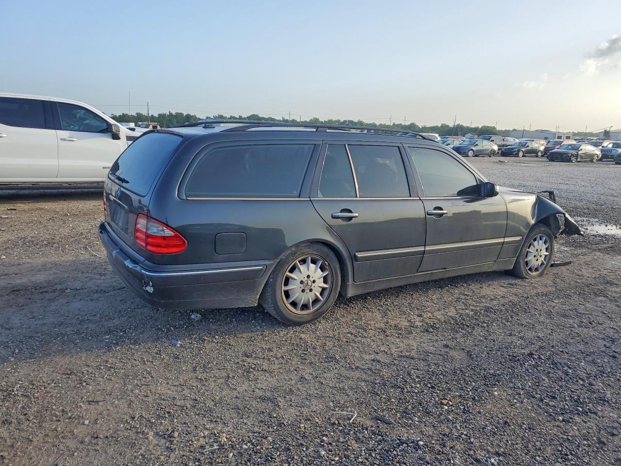 WDBJH65J92X080618 · 2002 MERCEDES-BENZ E · 3/12