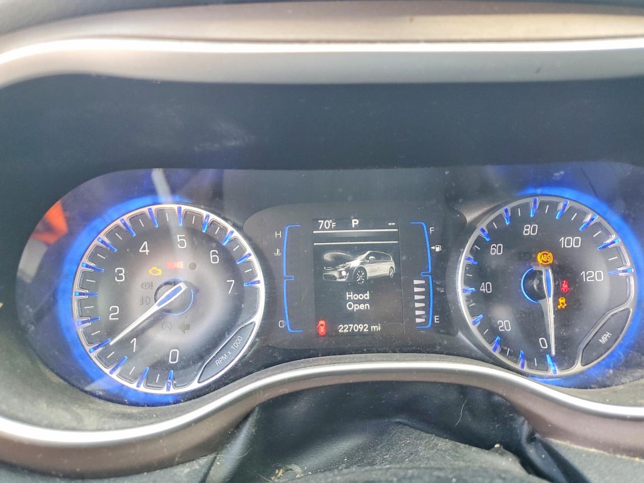 2C4RC1BGXJR280533 · 2018 CHRYSLER PACIFICA · 9/13