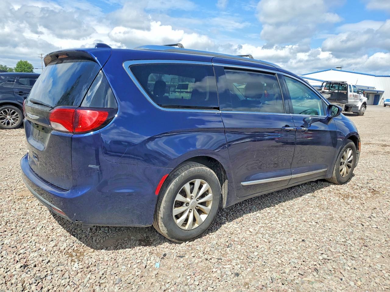 2C4RC1BGXJR280533 · 2018 CHRYSLER PACIFICA · 3/13