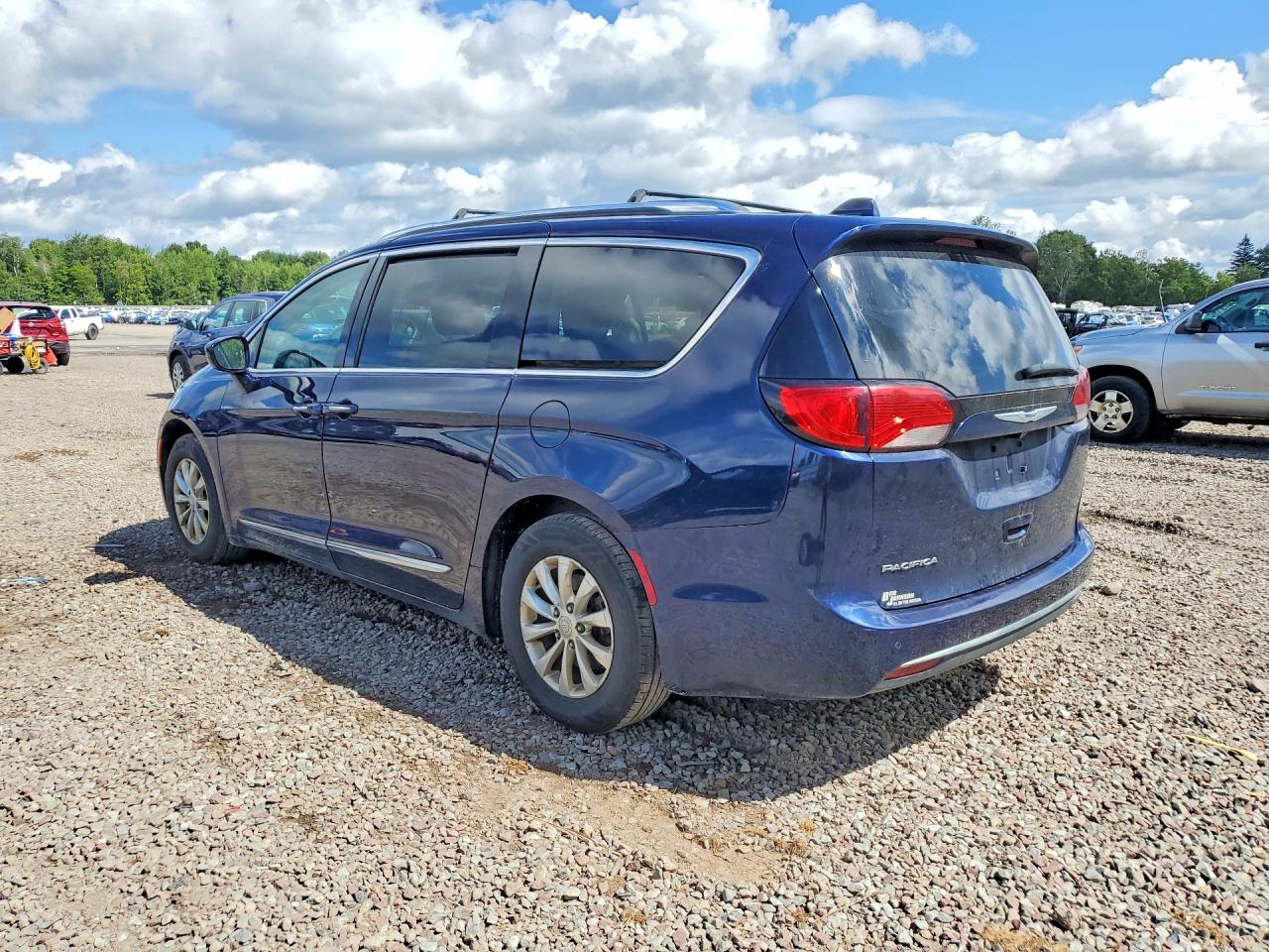 2C4RC1BGXJR280533 · 2018 CHRYSLER PACIFICA · 2/13