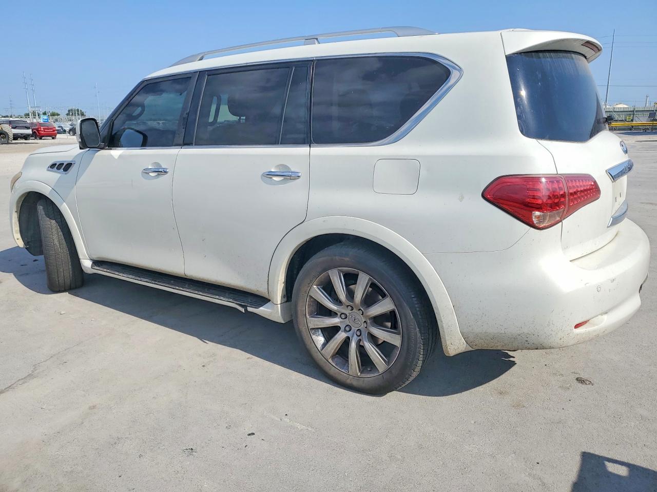 JN8AZ2NE8B9004097 · 2011 INFINITI QX56 · 2/13