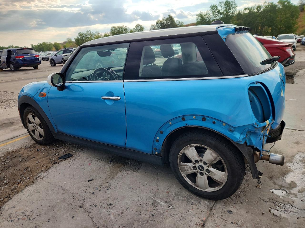 WMWXP5C54H3C63925 · 2017 MINI COOPER · 2/13
