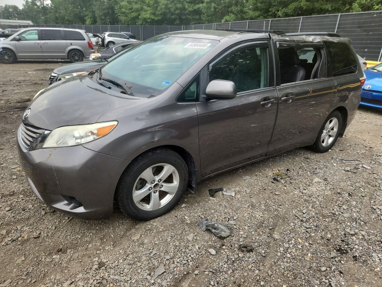 5TDKZ3DC9HS832143 · 2017 TOYOTA SIENNA