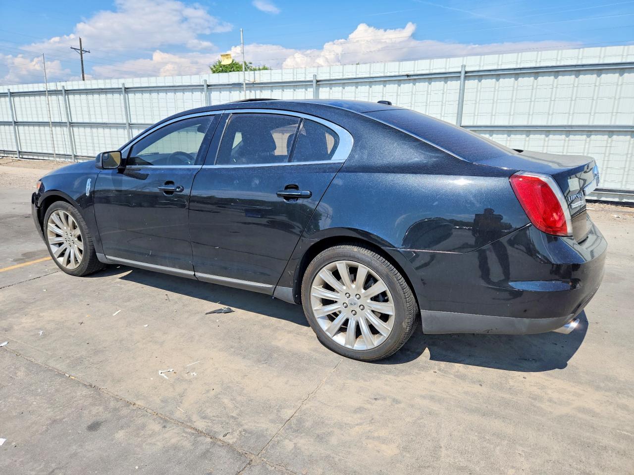 1LNHL9DRXAG613769 · 2010 LINCOLN MKS · 2/12