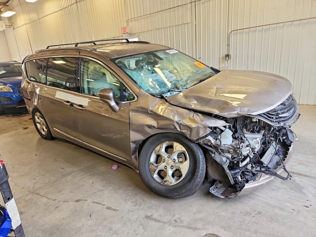 2C4RC1L78JR133495 · 2018 CHRYSLER PACIFICA · 4/13