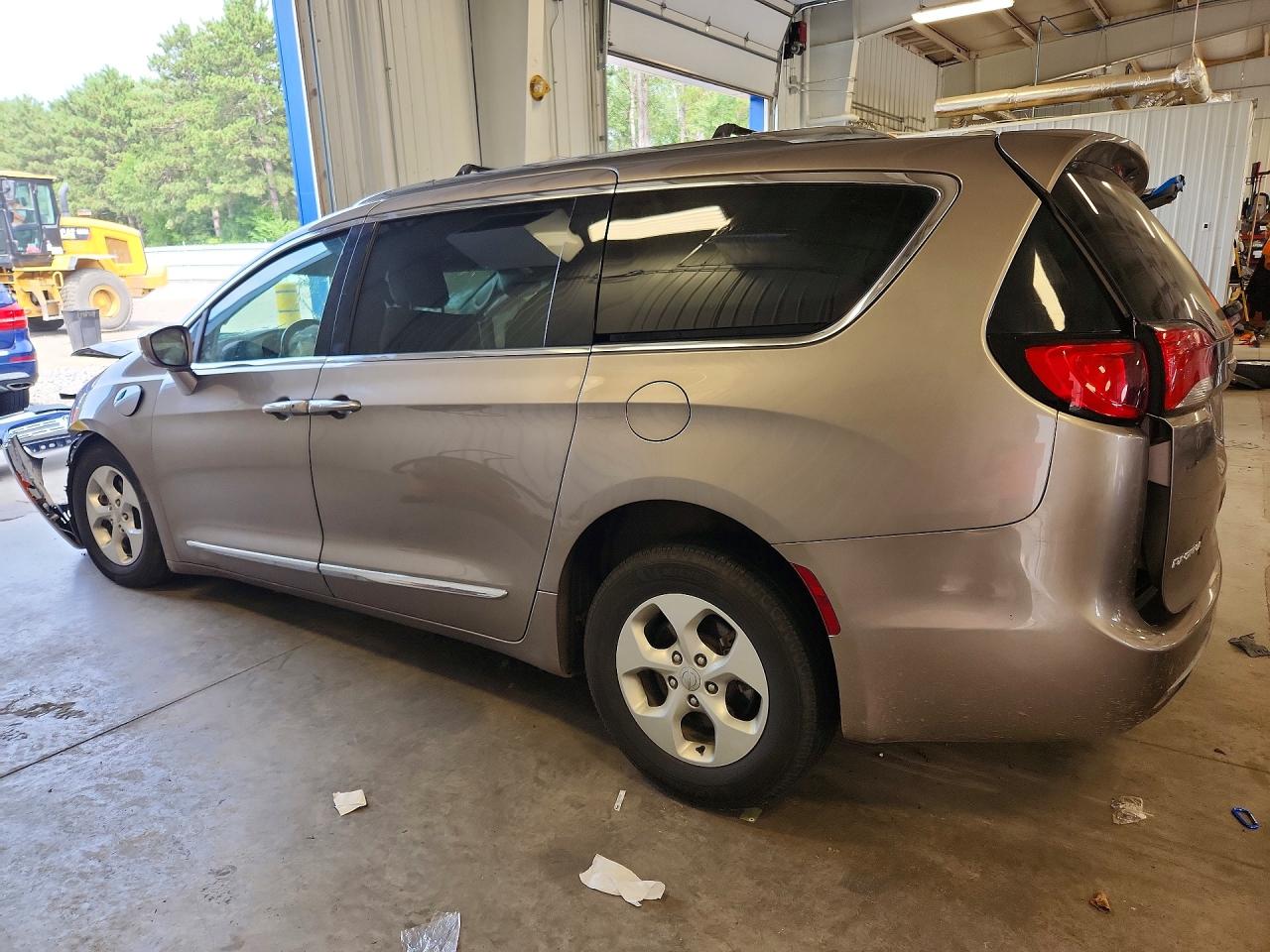 2C4RC1L78JR133495 · 2018 CHRYSLER PACIFICA · 2/13