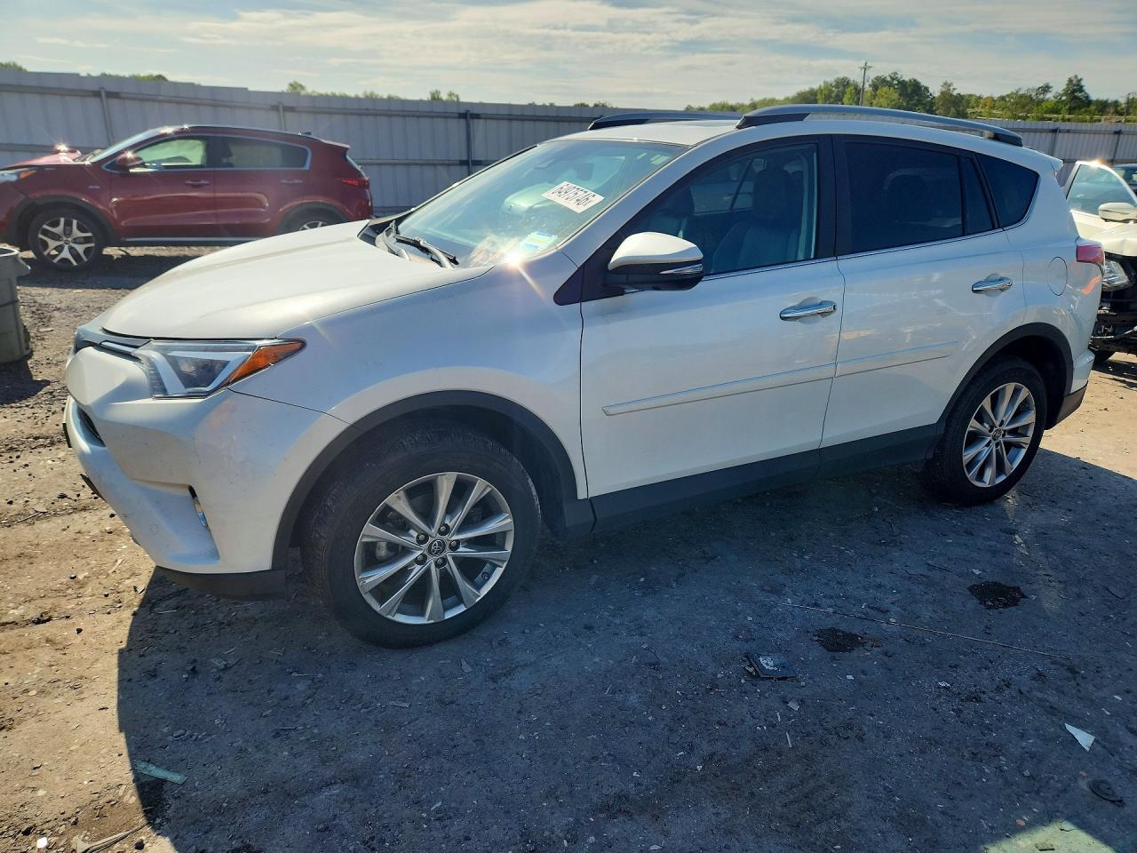 2T3DFREV8JW696127 · 2018 TOYOTA RAV4