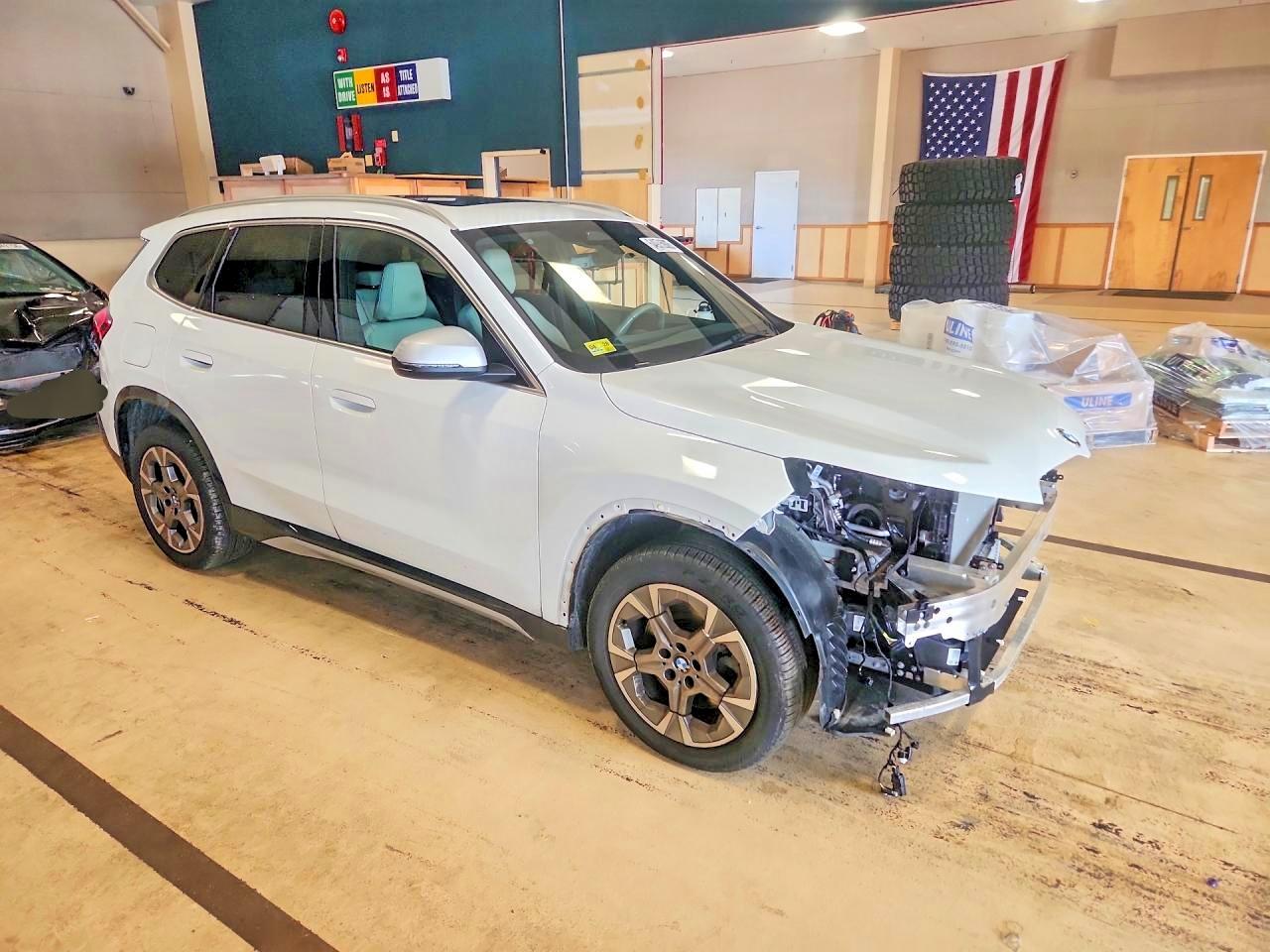 WBX73EF08P5X81165 · 2023 BMW X1 · 4/13