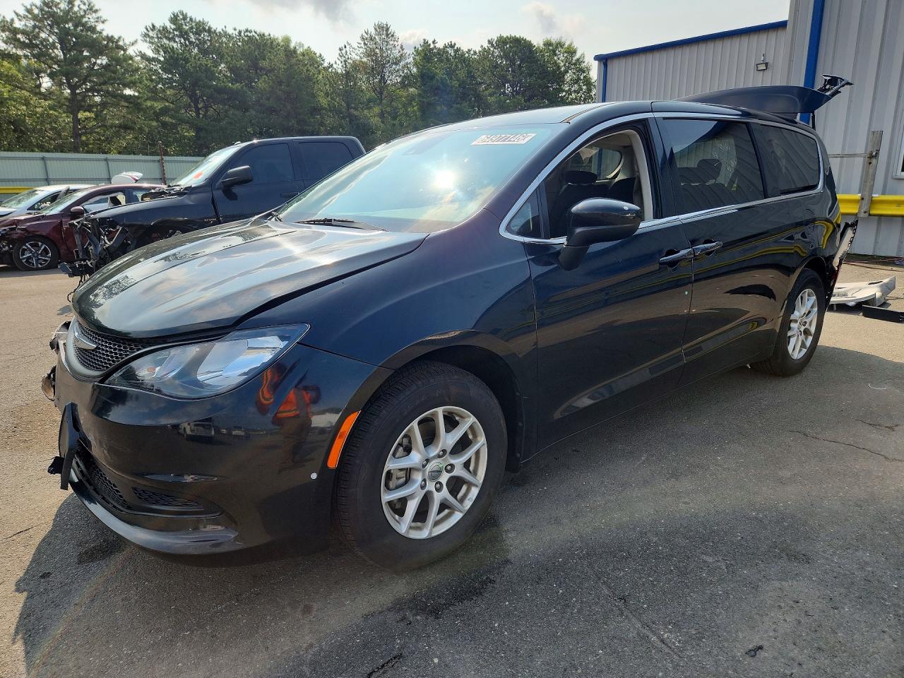2023 CHRYSLER VOYAGER