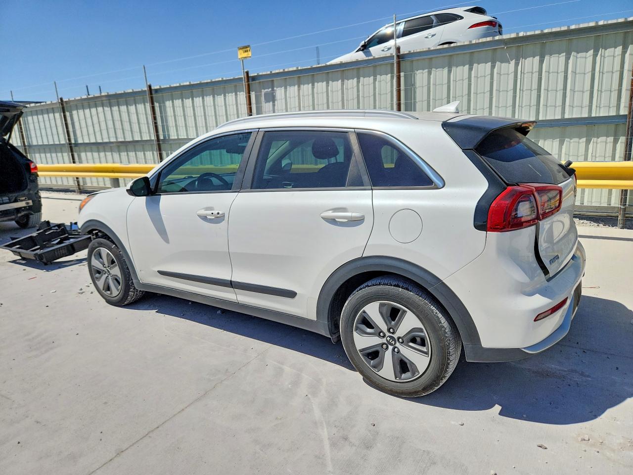 KNDCB3LC3H5053238 · 2017 KIA NIRO · 2/14