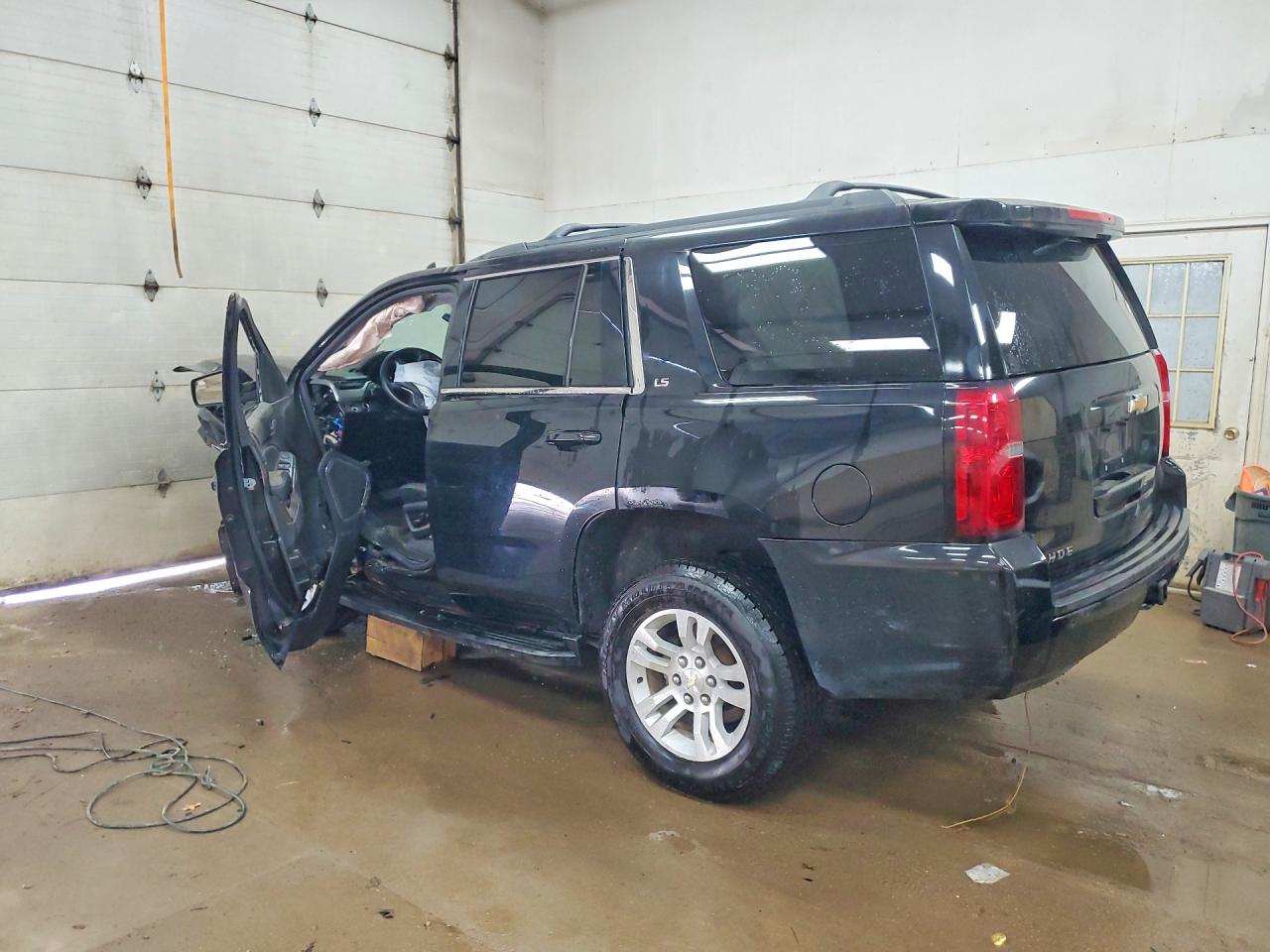 1GNSKAKC1FR240492 · 2015 CHEVROLET TAHOE · 2/13