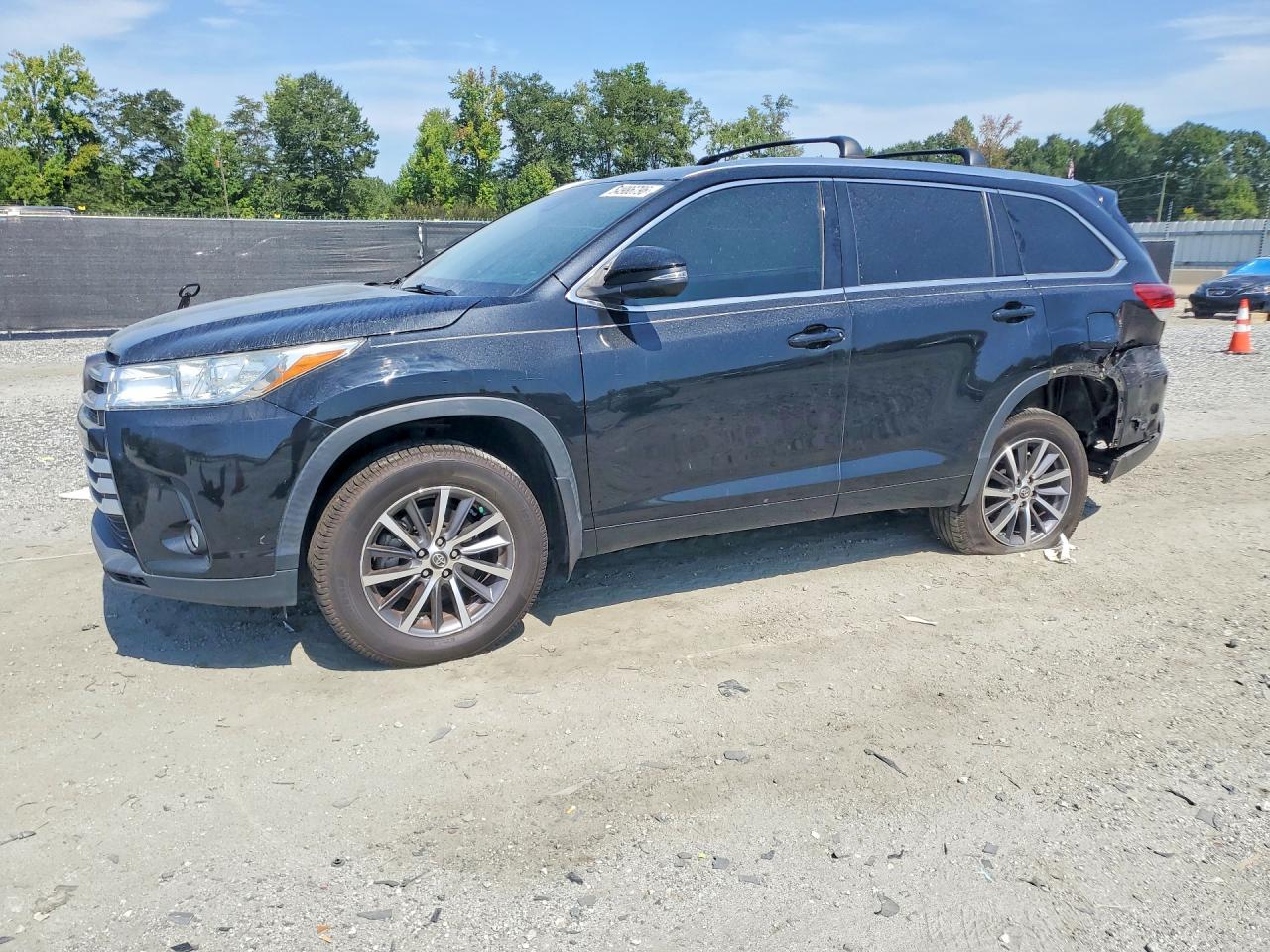 5TDJZRFH6HS522765 · 2017 TOYOTA HIGHLANDER