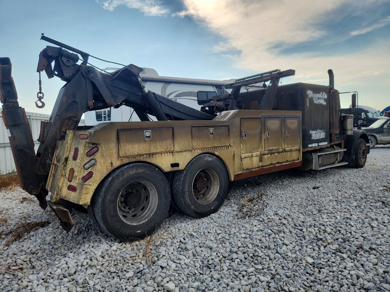 1FV8F0Y92VH833851 · 1997 FREIGHTLINER FLD120 · 3/14