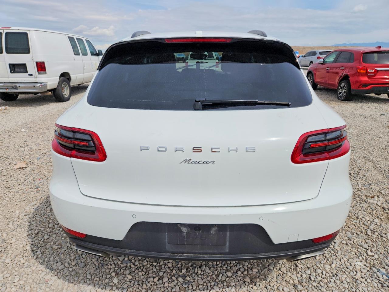 WP1AA2A55HLB04631 · 2017 PORSCHE MACAN · 6/12