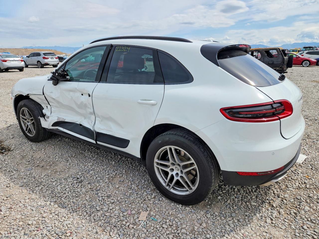 WP1AA2A55HLB04631 · 2017 PORSCHE MACAN · 2/12