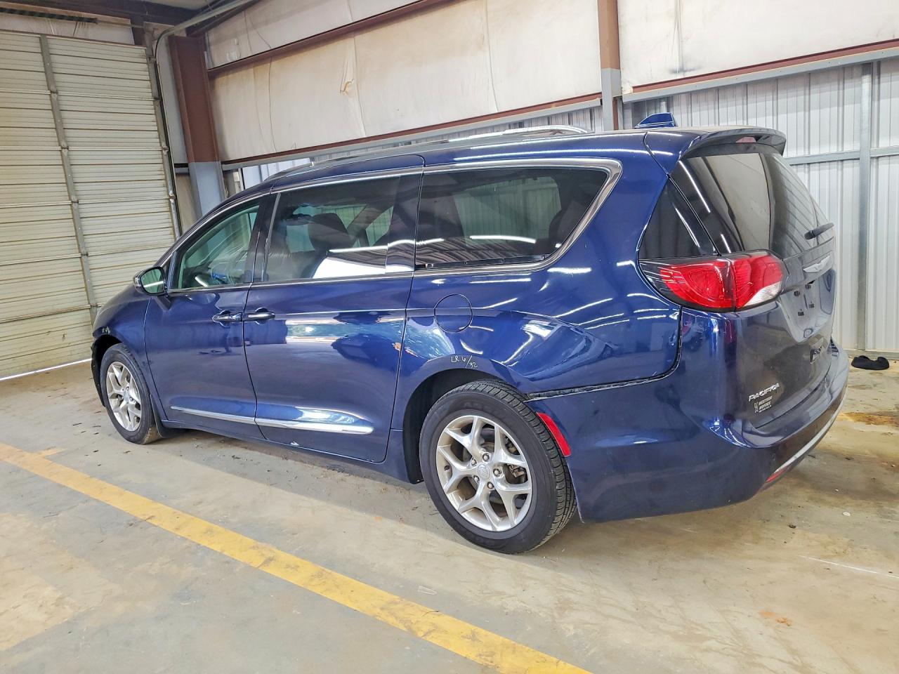 2C4RC1GG7HR594675 · 2017 CHRYSLER PACIFICA · 2/12
