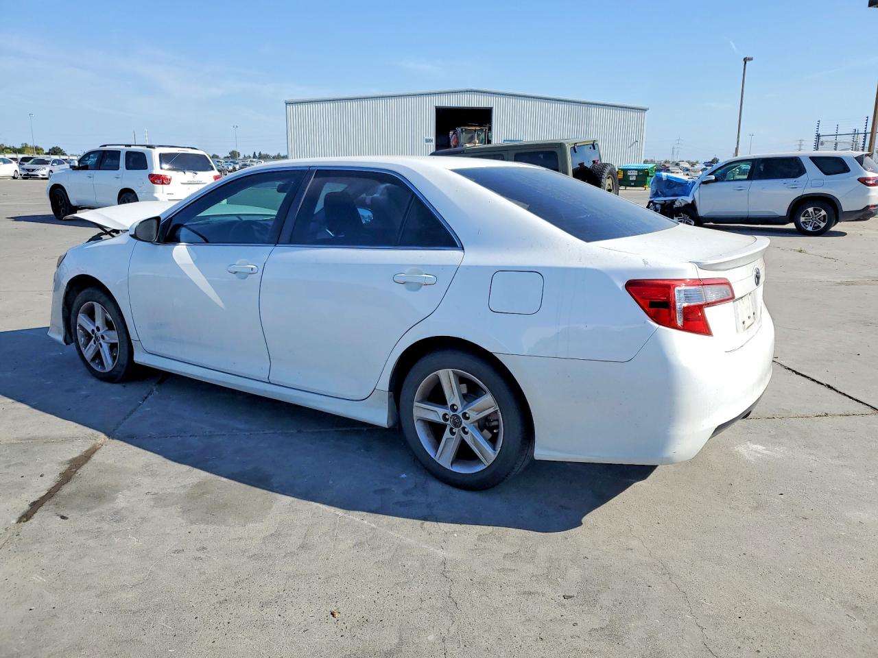 4T1BF1FK4EU430938 · 2014 TOYOTA CAMRY · 2/12