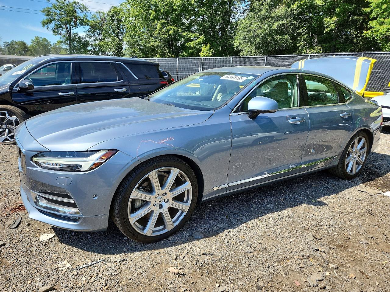 2017 VOLVO S90