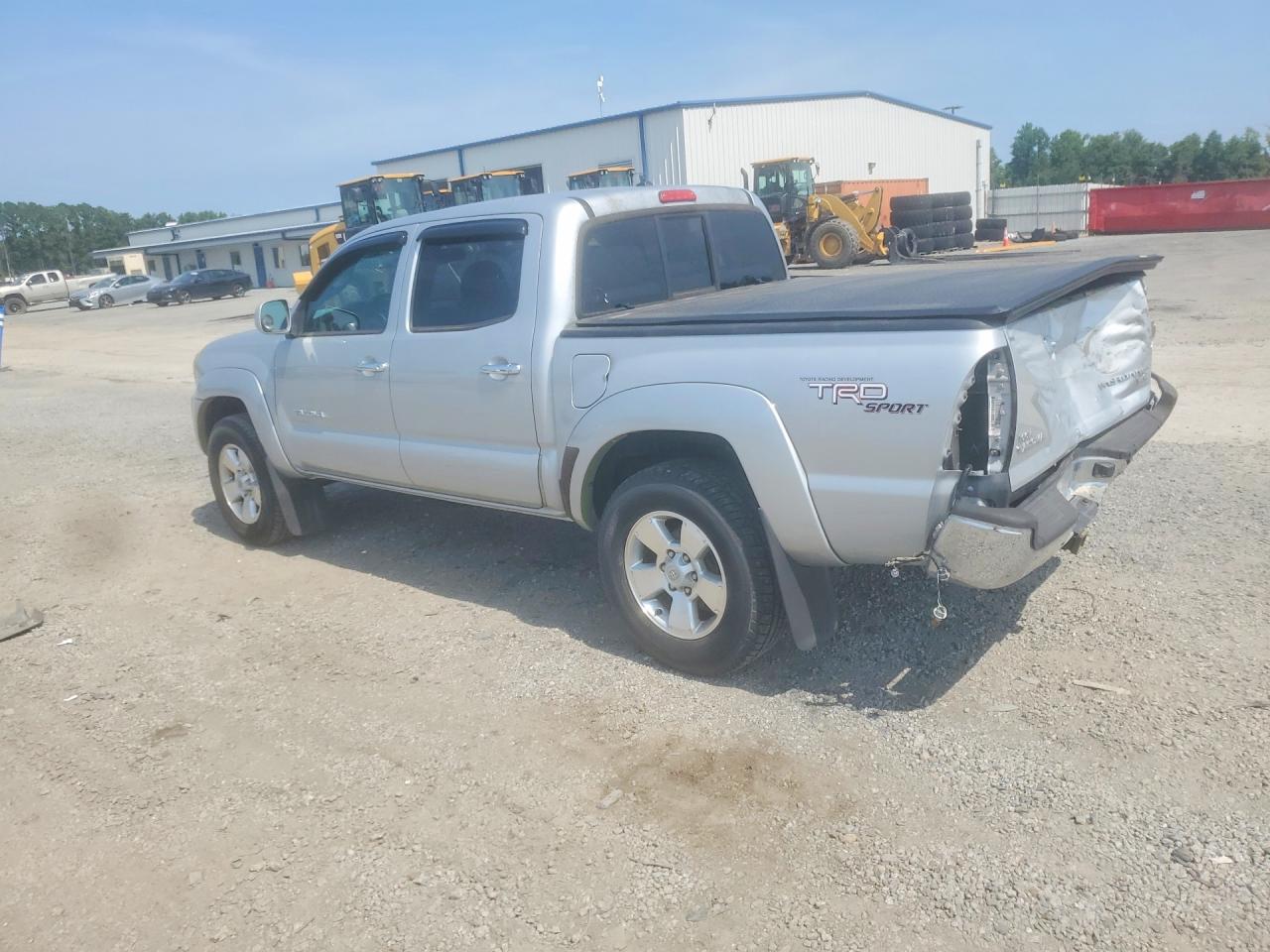 3TMJU4GN3BM123728 · 2011 TOYOTA TACOMA · 2/10
