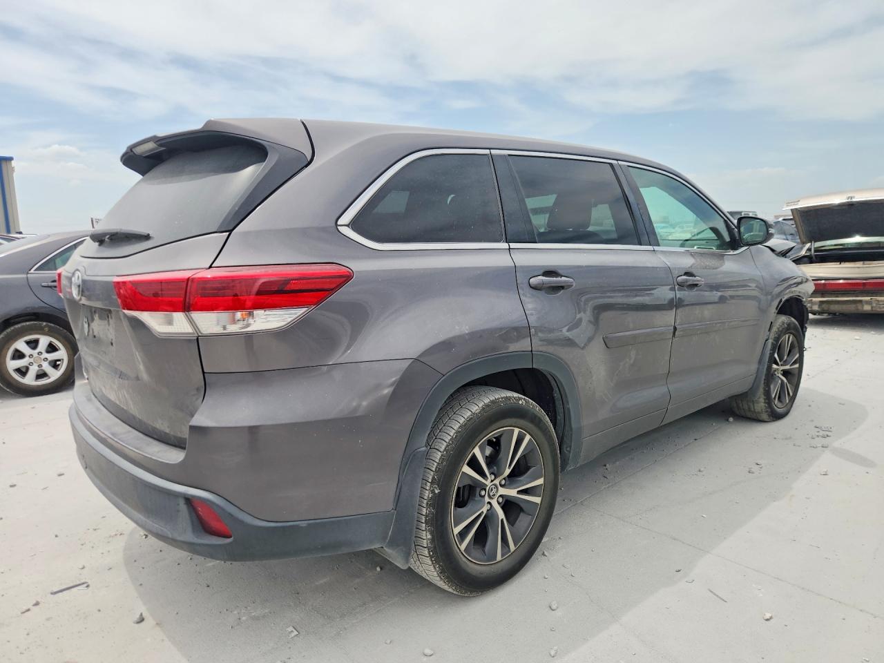 5TDZZRFH1JS235424 · 2018 TOYOTA HIGHLANDER · 3/13