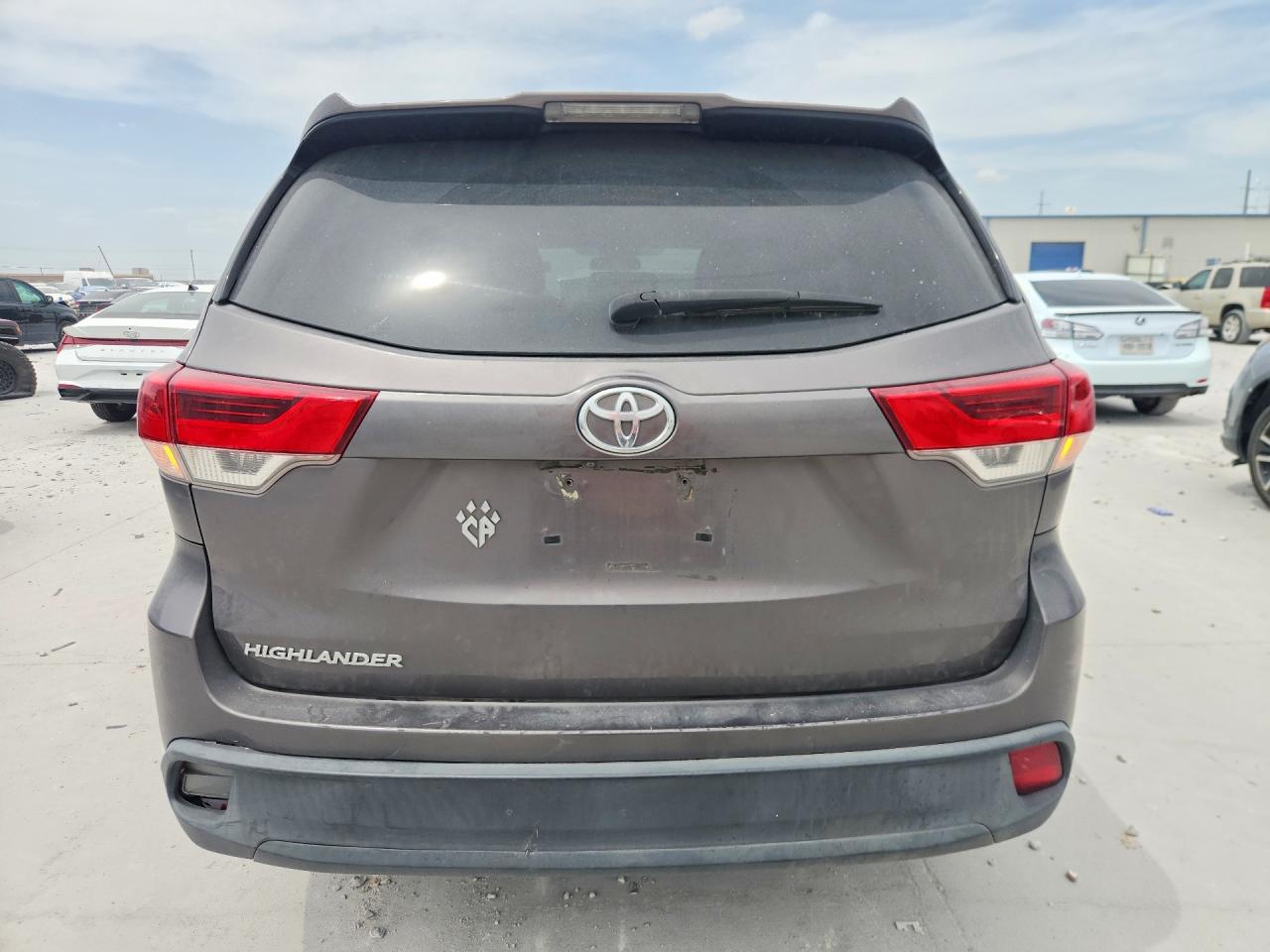 5TDZZRFH1JS235424 · 2018 TOYOTA HIGHLANDER · 6/13