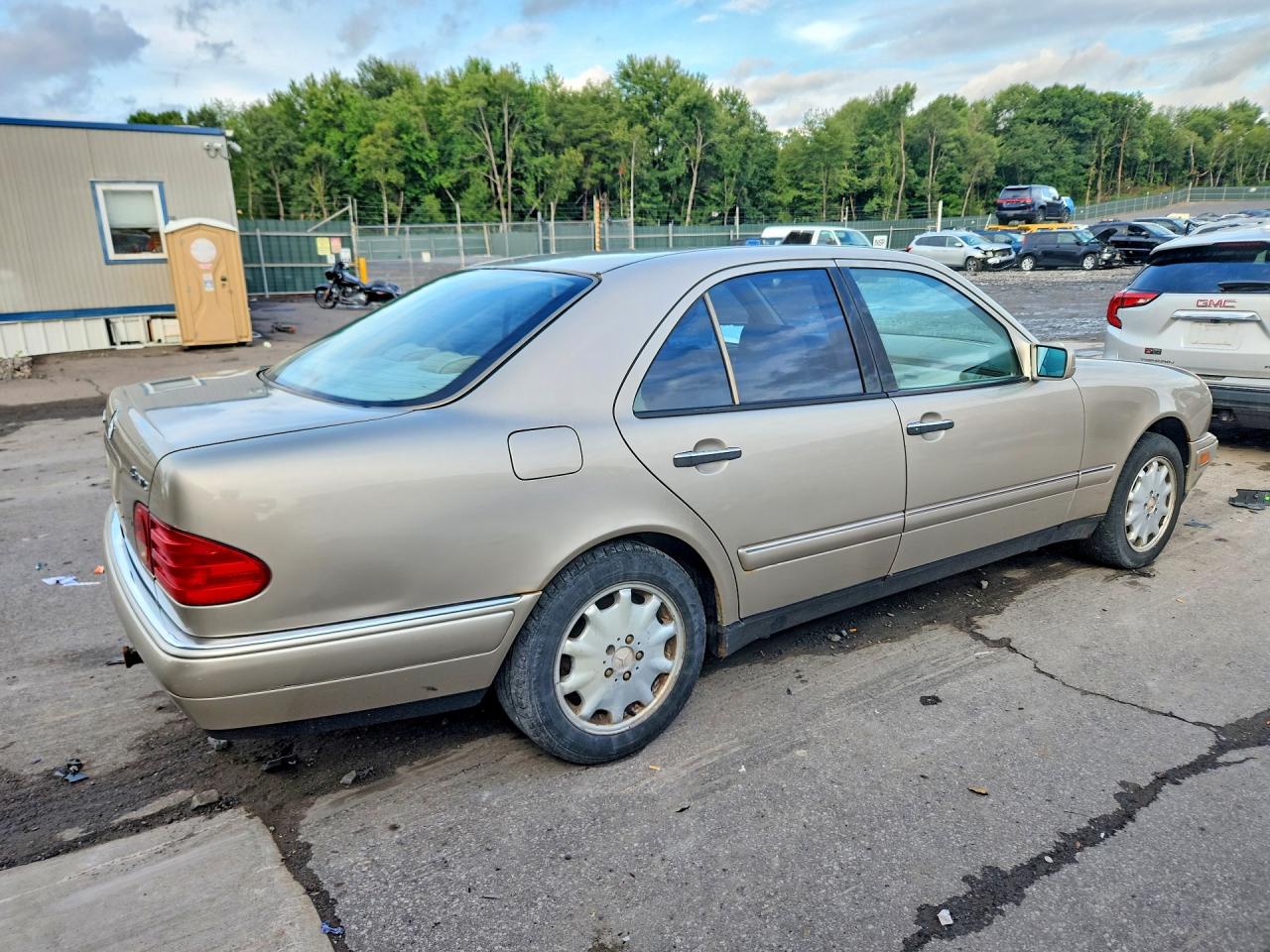 WDBJF82H3XX023468 · 1999 MERCEDES-BENZ E · 3/12
