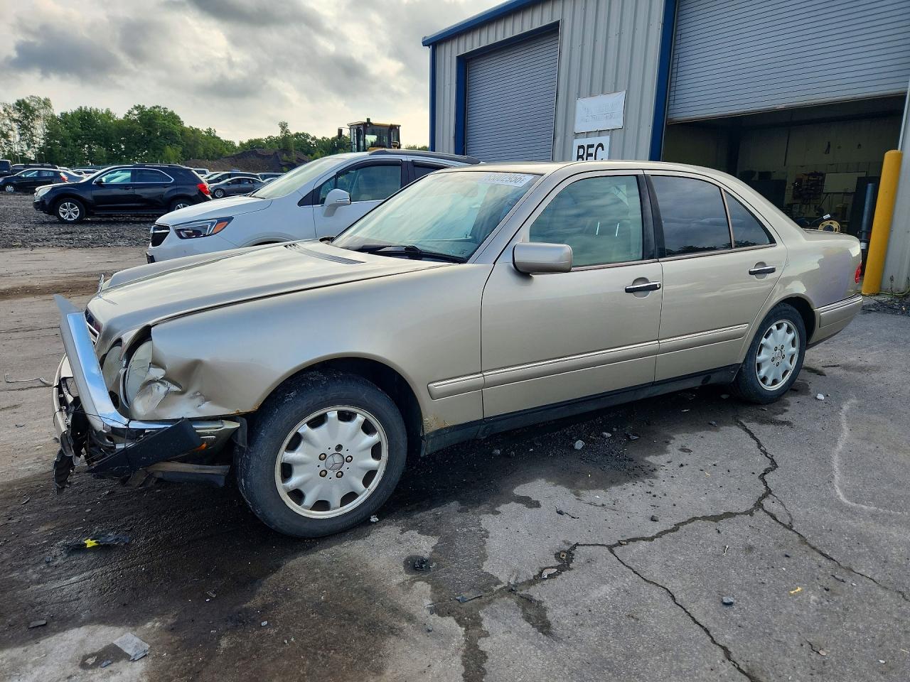 WDBJF82H3XX023468 · 1999 MERCEDES-BENZ E