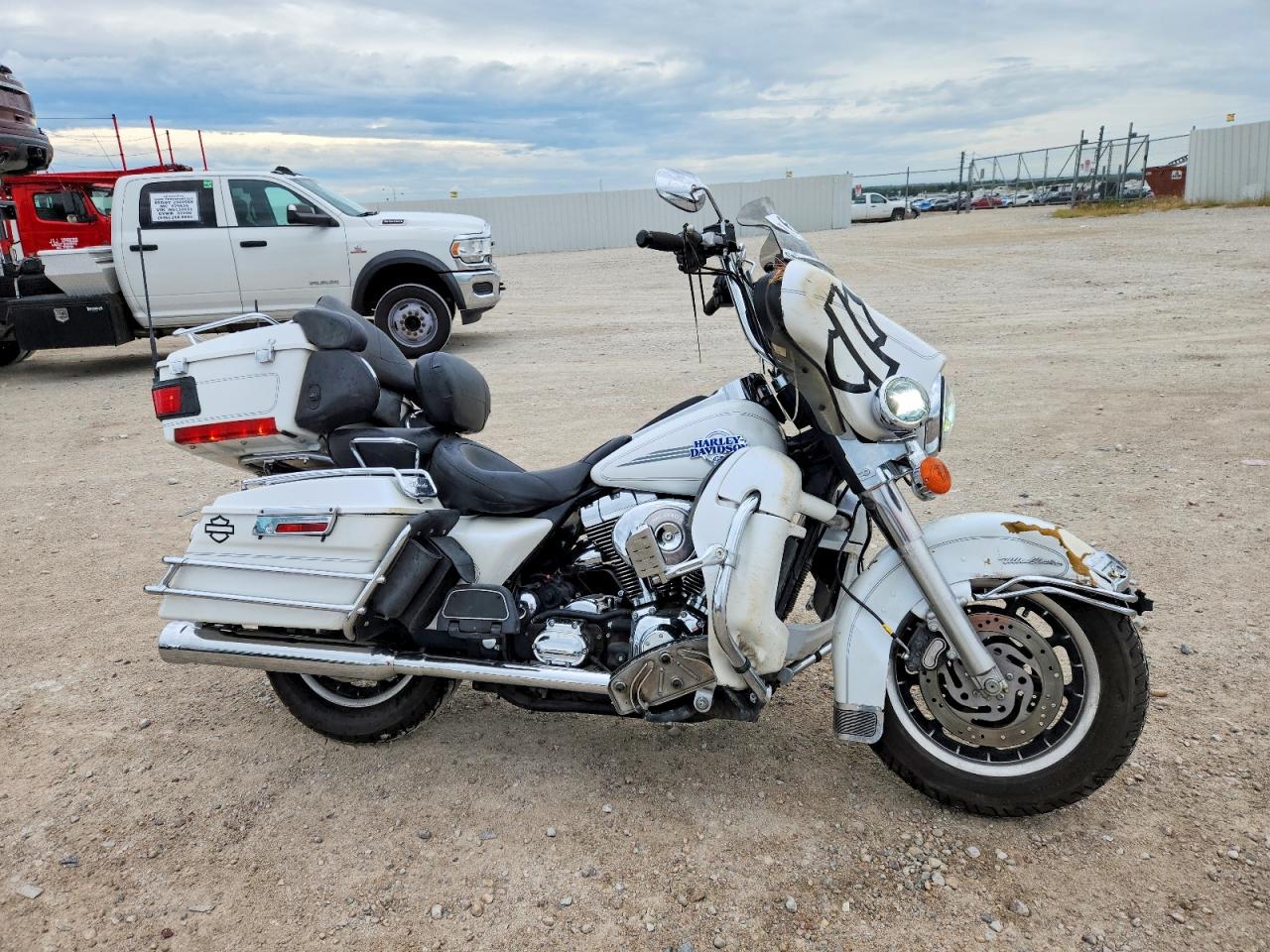 1HD1FCW165Y673399 · 2005 HARLEY-DAVIDSON FLHTCUI