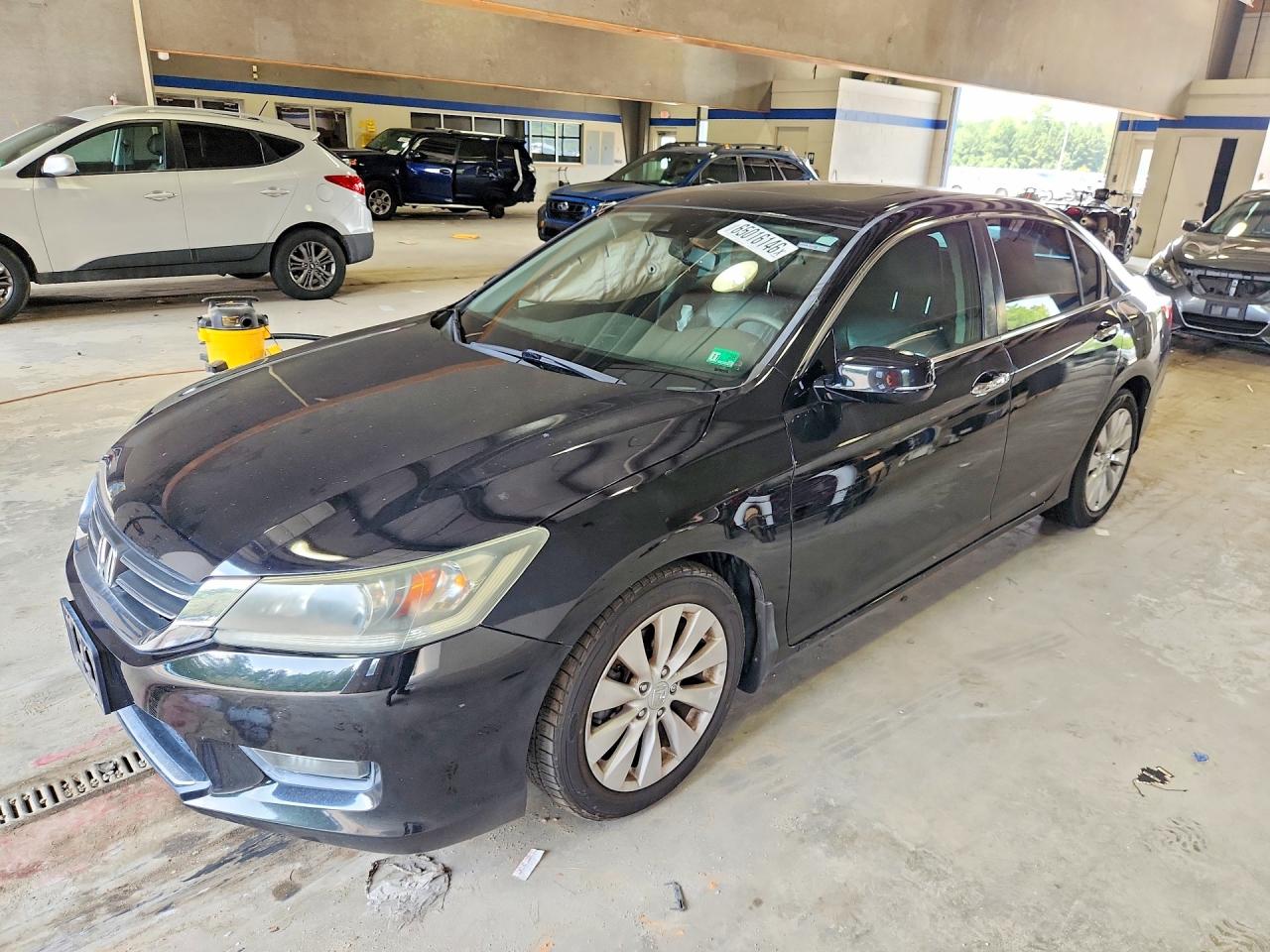 1HGCR2F82FA032495 · 2015 HONDA ACCORD