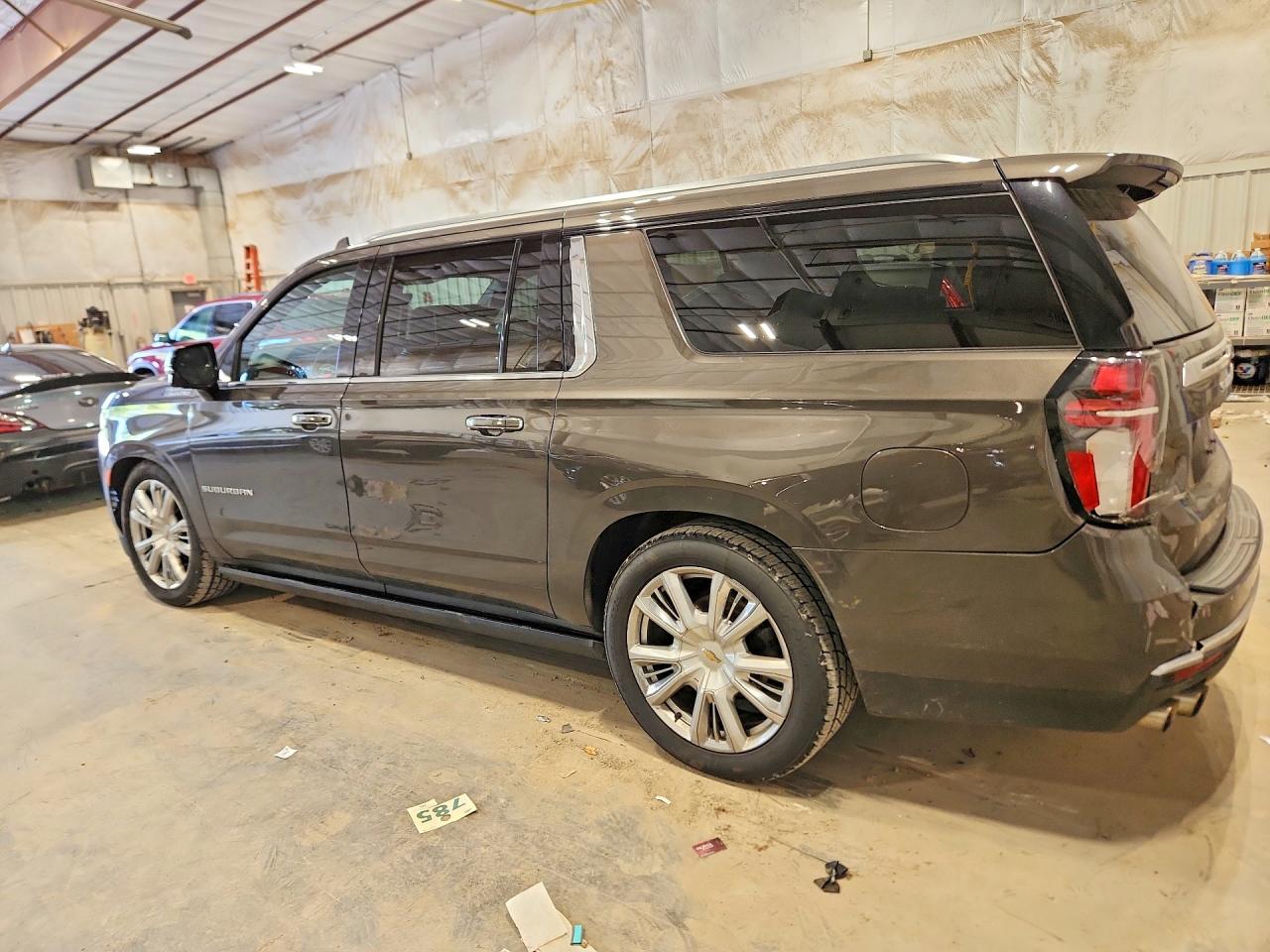 1GNSKGKL0MR231346 · 2021 CHEVROLET SUBURBAN · 2/13
