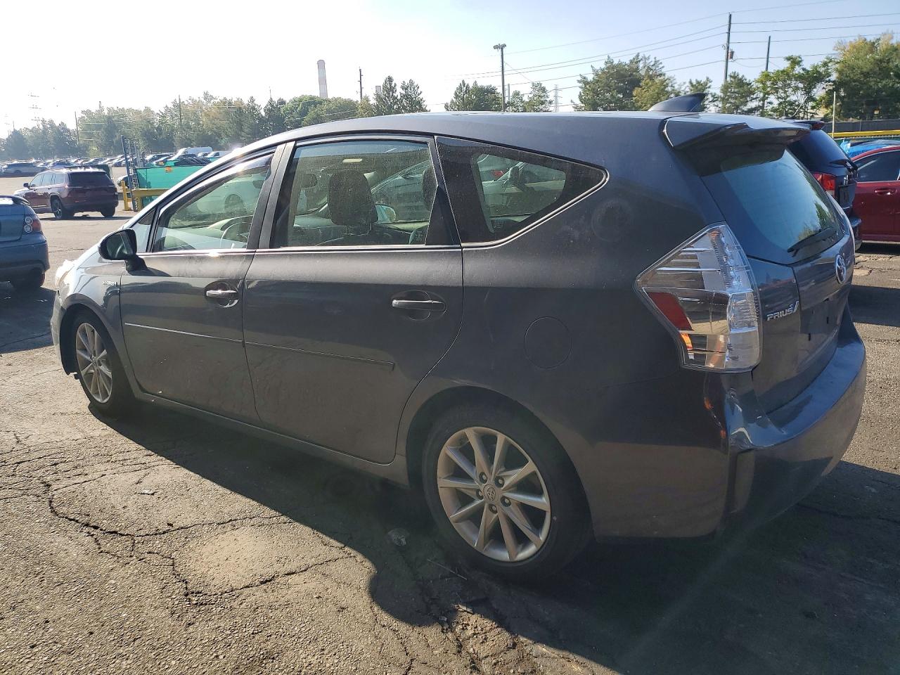 JTDZN3EU9D3230419 · 2013 TOYOTA PRIUS V · 2/12