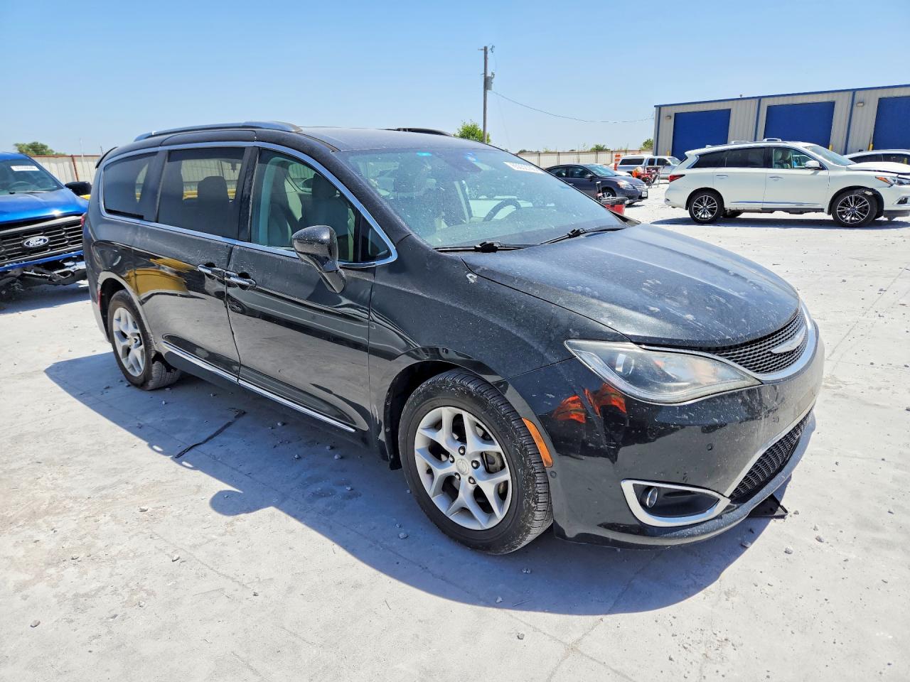 2C4RC1EG4HR511318 · 2017 CHRYSLER PACIFICA · 4/13