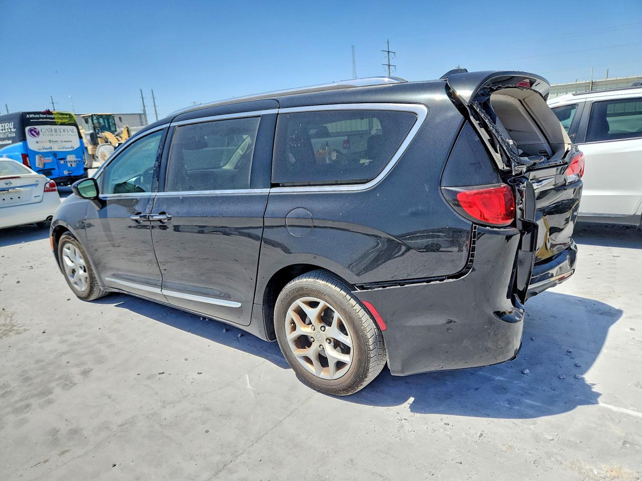 2C4RC1EG4HR511318 · 2017 CHRYSLER PACIFICA · 2/13