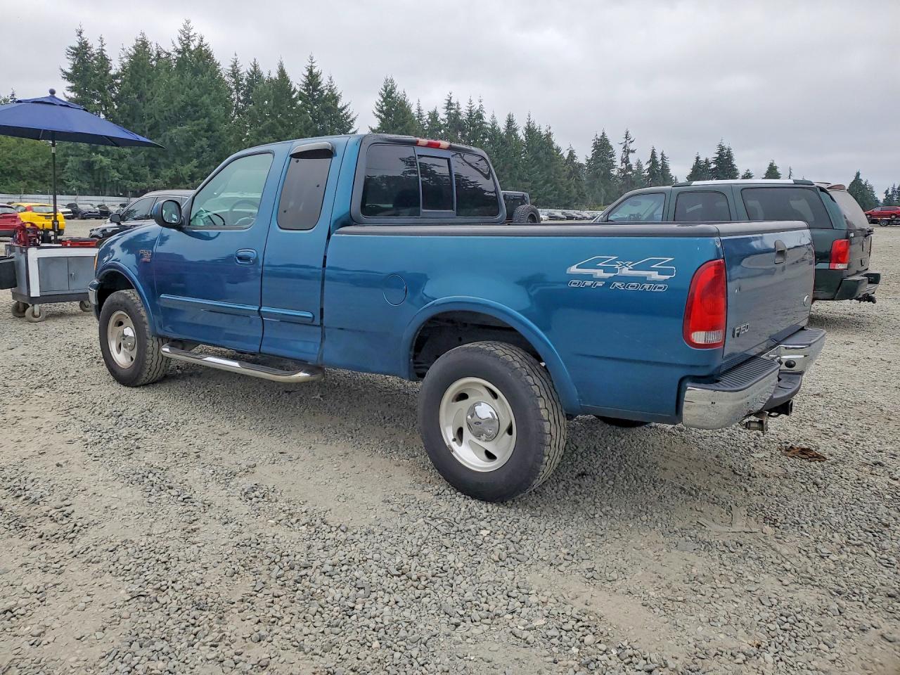 2FTRX18L4YCB12022 · 2000 FORD F150 · 2/12
