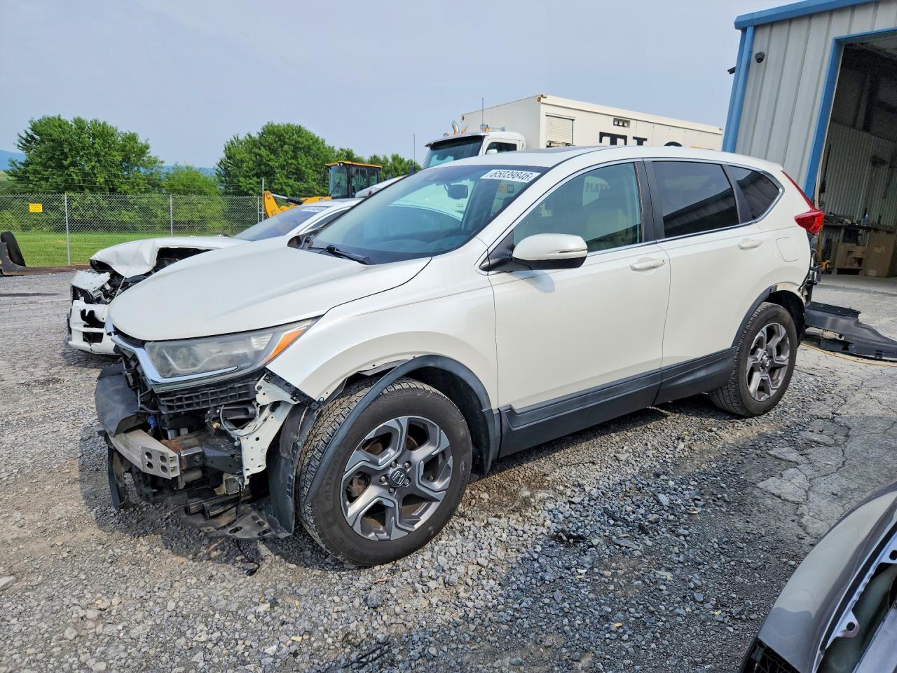 2HKRW2H83HH611084 · 2017 HONDA CR-V