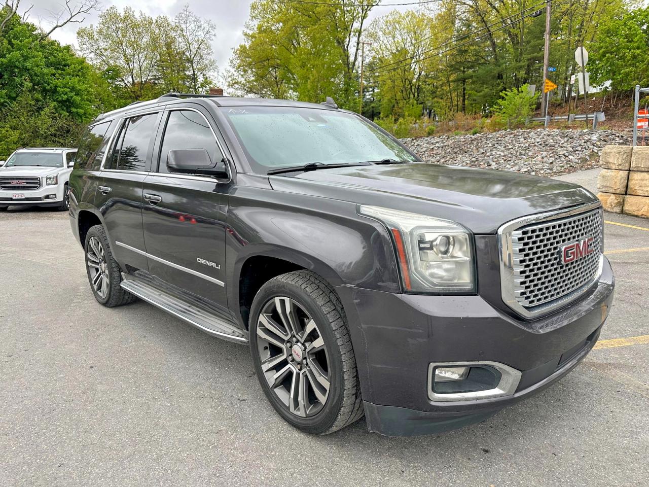 1GKS2CKJ1GR129613 · 2016 GMC YUKON