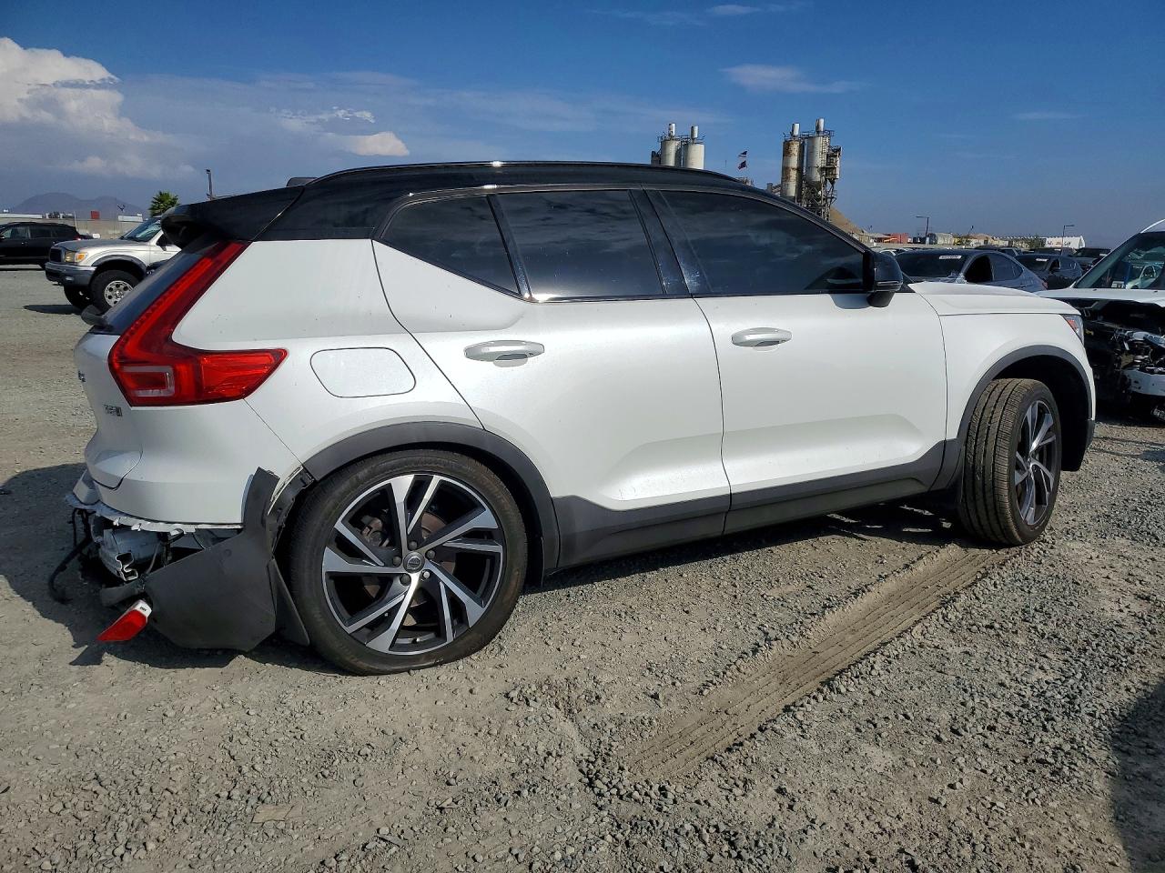 YV4162UM5L2348409 · 2020 VOLVO XC40 · 3/13