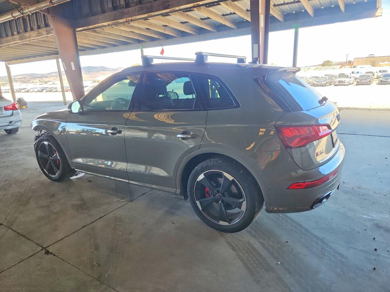 WA1C4AFYXL2011594 · 2020 AUDI SQ5 · 2/13