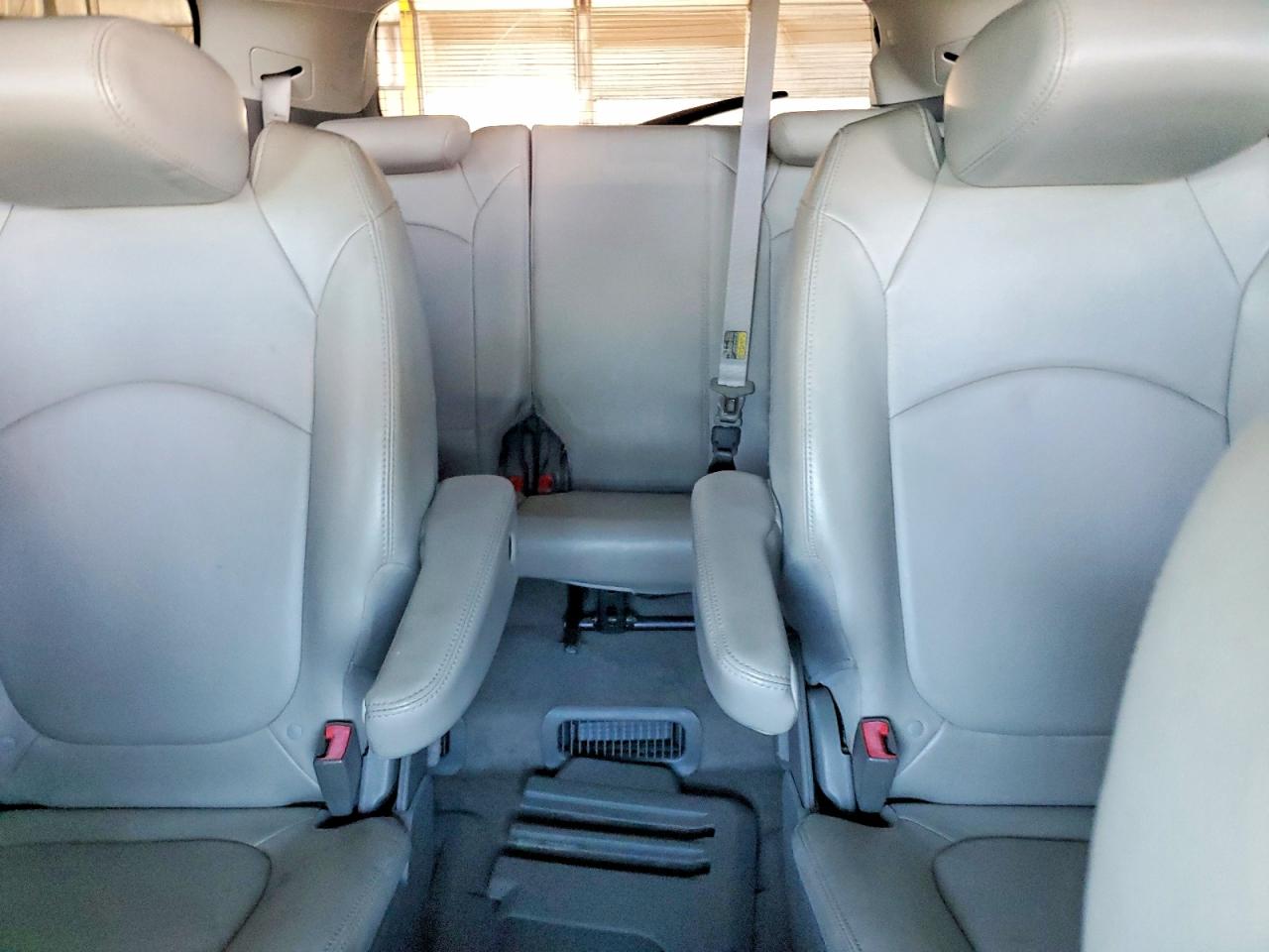1GNKRJED1BJ231932 · 2011 CHEVROLET TRAVERSE · 10/13