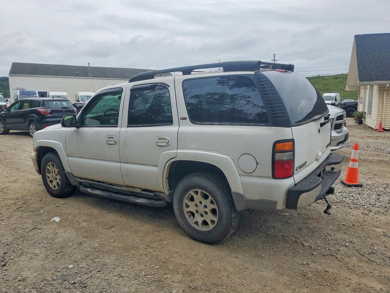 1GNEK13T25R219872 · 2005 CHEVROLET TAHOE · 2/13