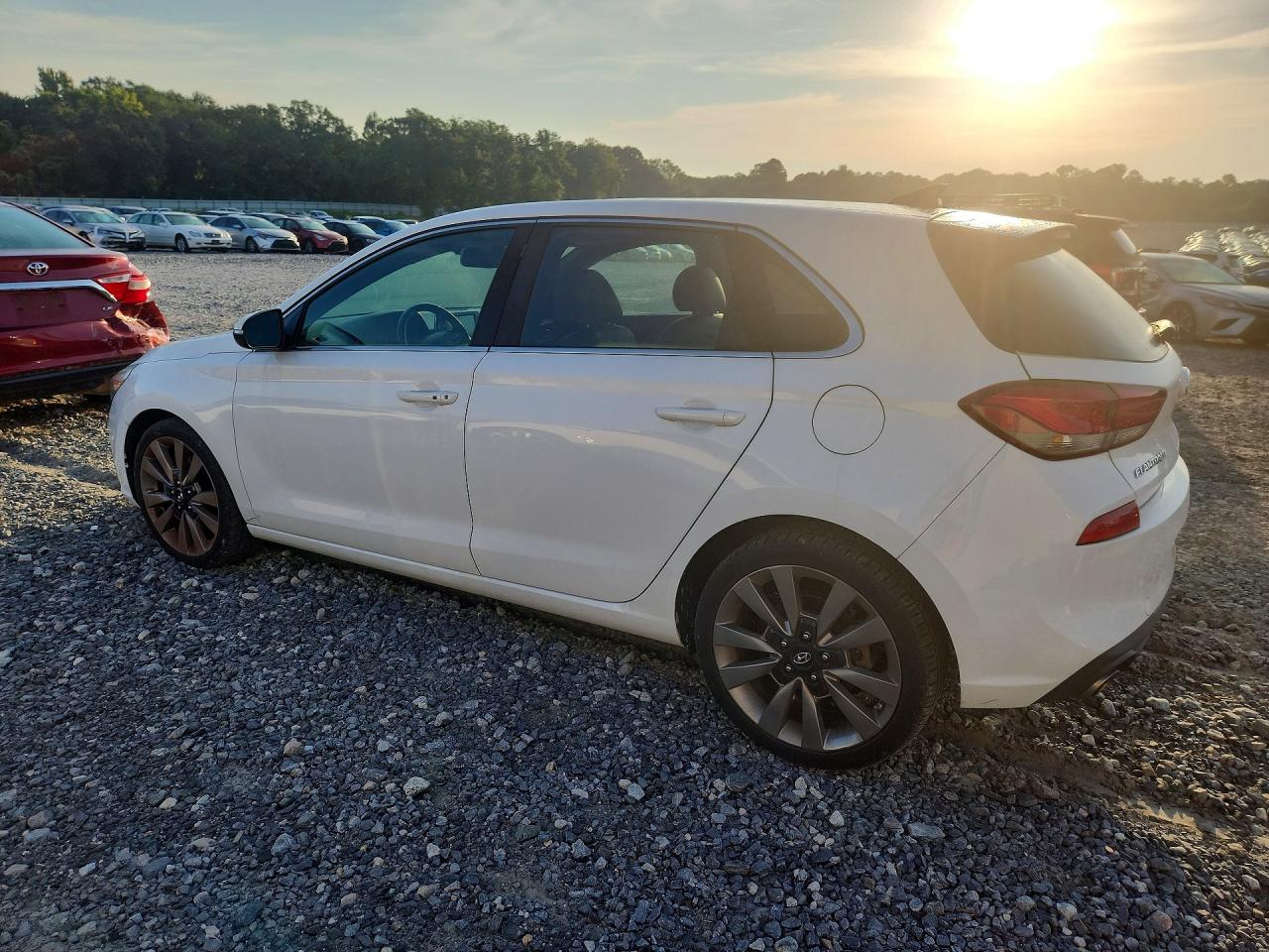KMHH55LC5JU079890 · 2018 HYUNDAI ELANTRA GT · 2/12