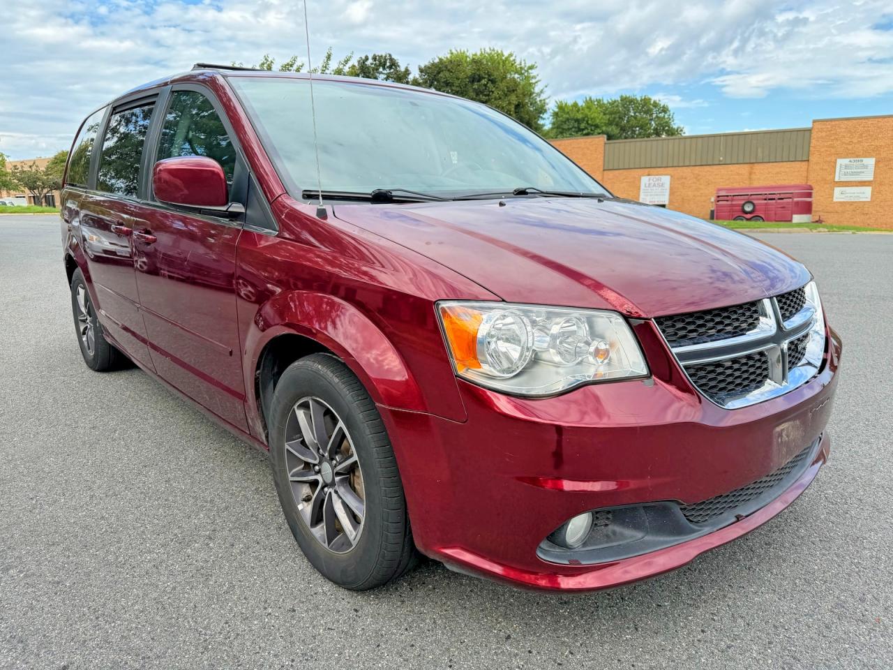 2C4RDGCG8HR761468 · 2017 DODGE GRAND CARAVAN