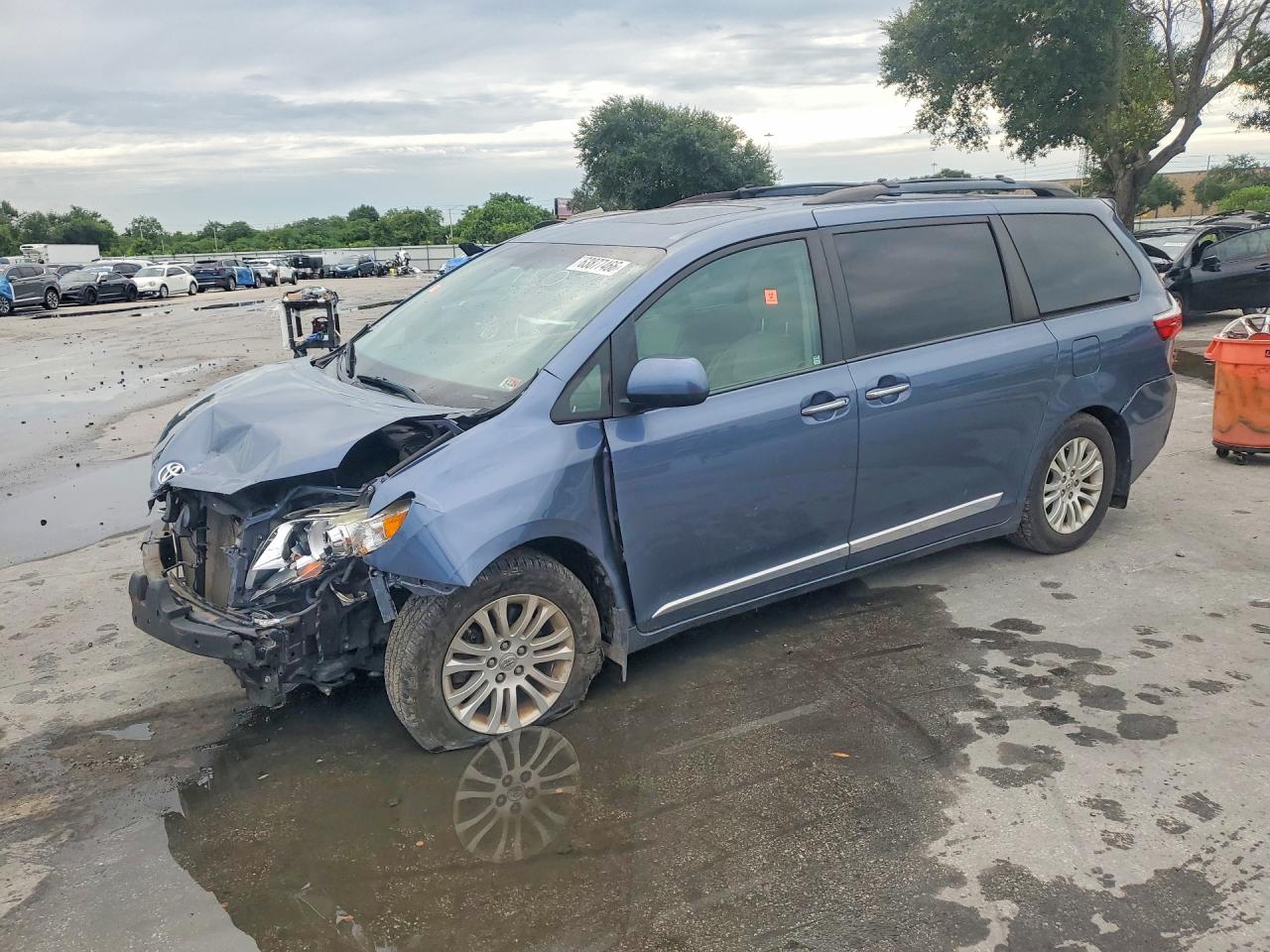 5TDYK3DC1FS610529 · 2015 TOYOTA SIENNA