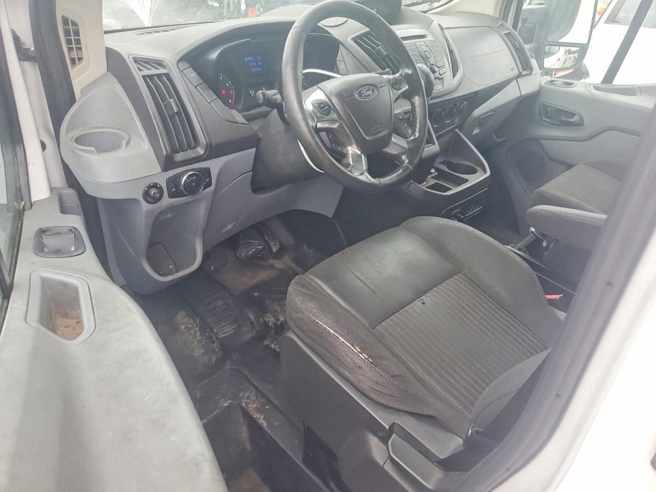 1FDYR5PM7FKB23432 · 2015 FORD TRANSIT · 8/13