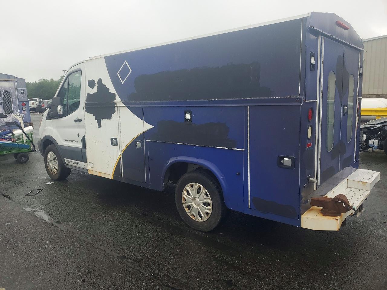 1FDYR5PM7FKB23432 · 2015 FORD TRANSIT · 2/13