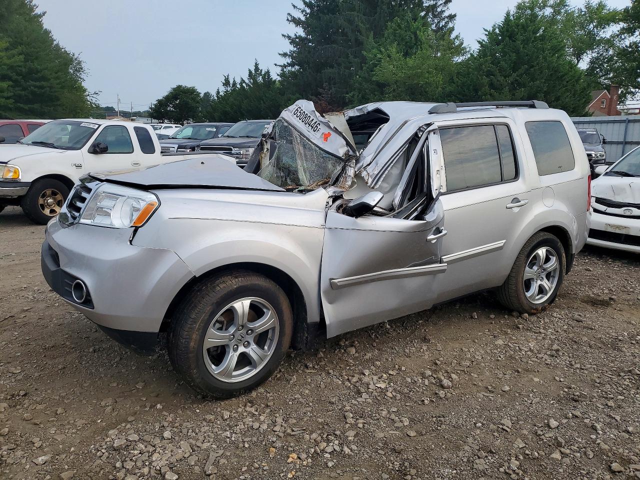 5FNYF4H57FB040806 · 2015 HONDA PILOT