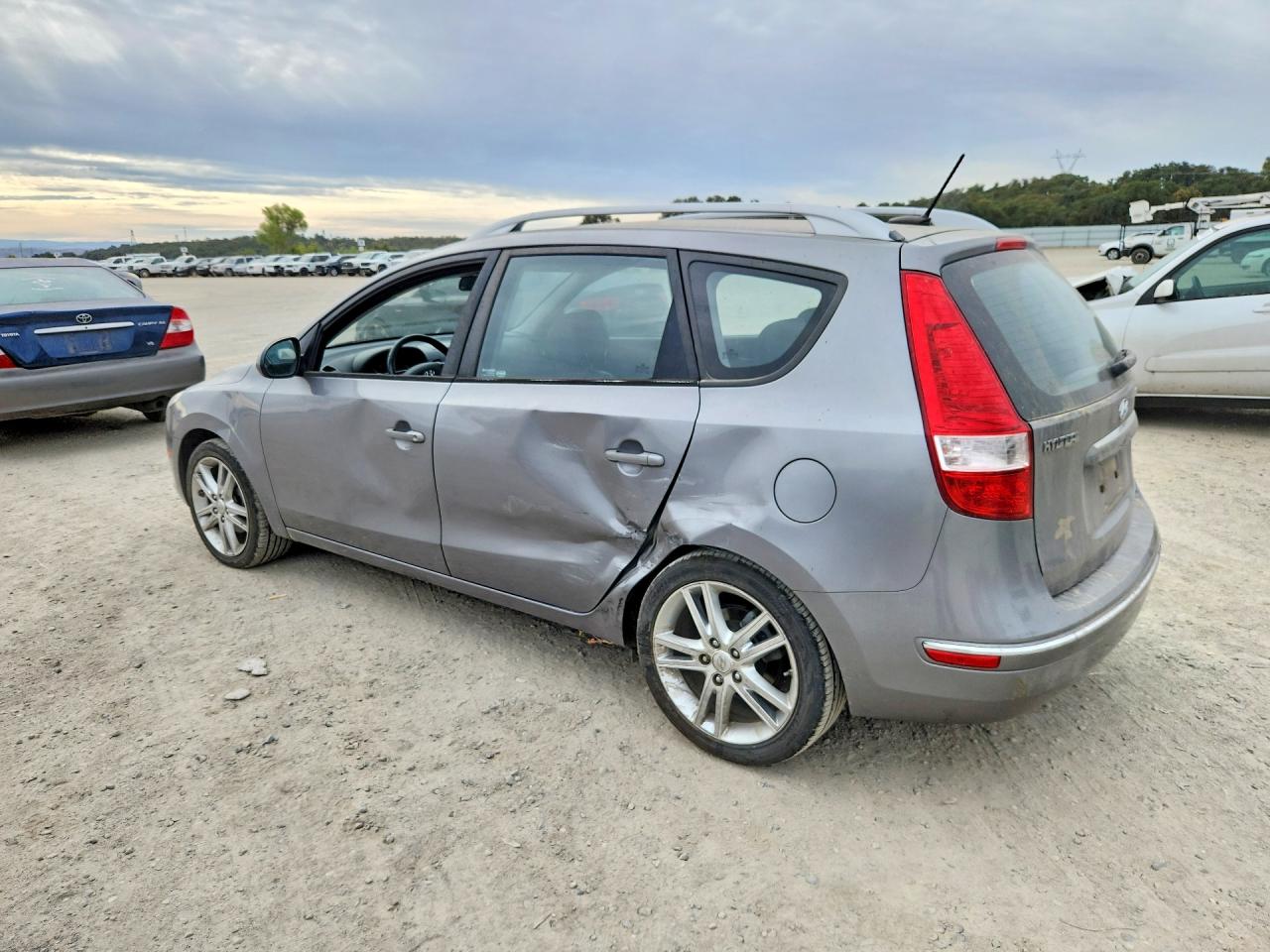 KMHDC8AE5BU101141 · 2011 HYUNDAI ELANTRA TOURING · 2/12