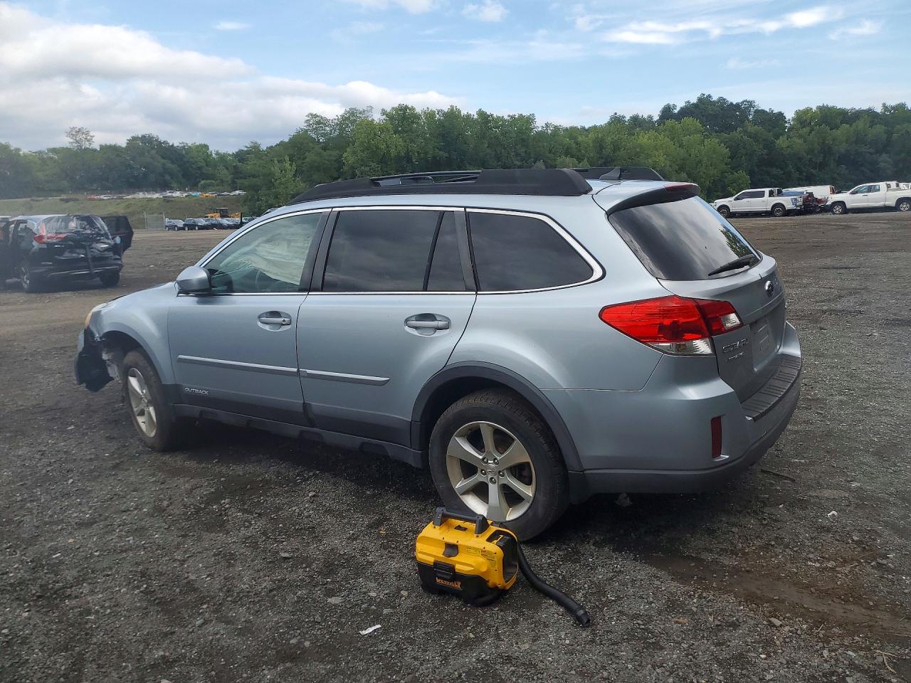 4S4BRCKC2D3308830 · 2013 SUBARU OUTBACK · 2/12