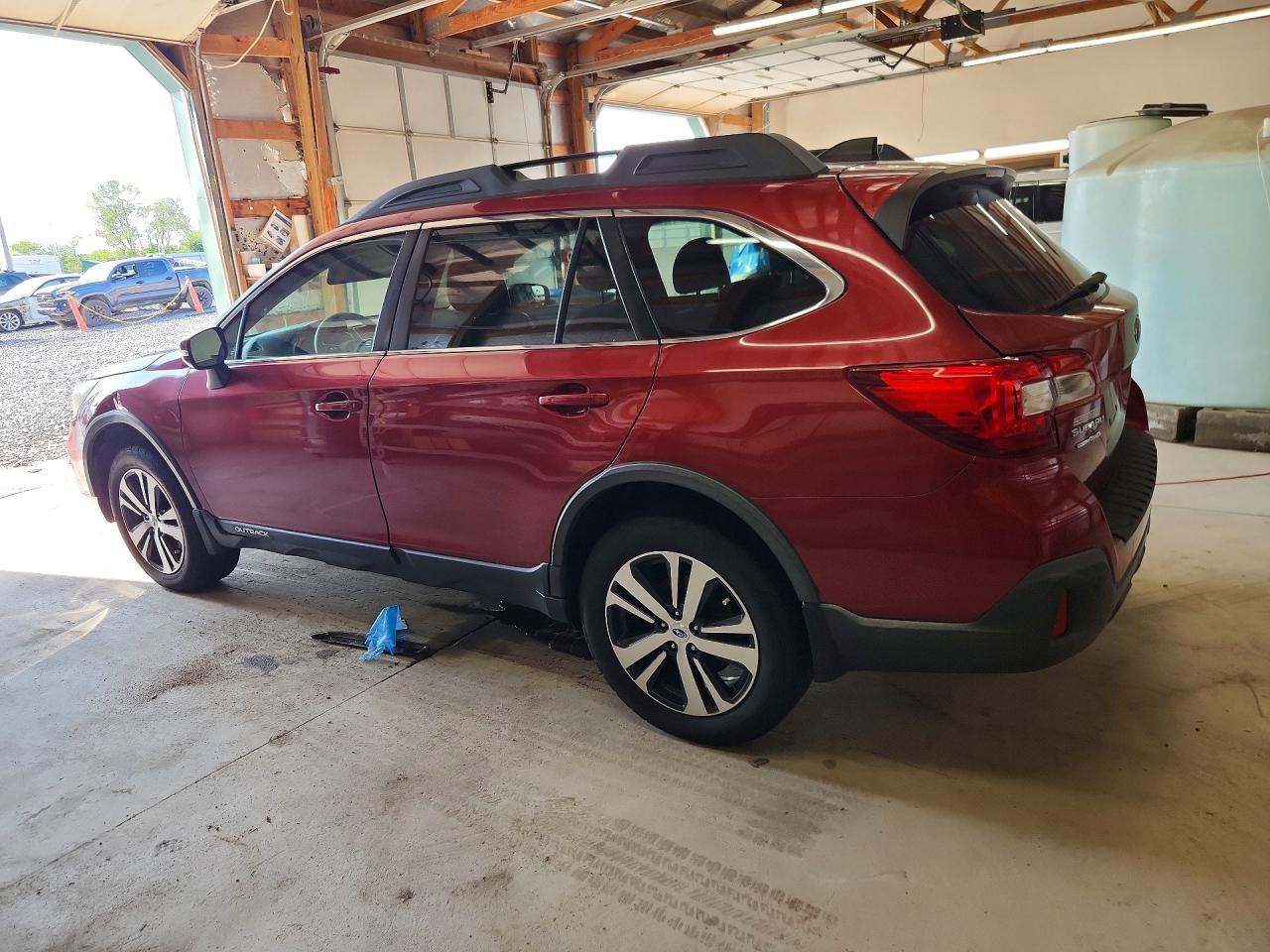 4S4BSANC0J3240818 · 2018 SUBARU OUTBACK · 2/12